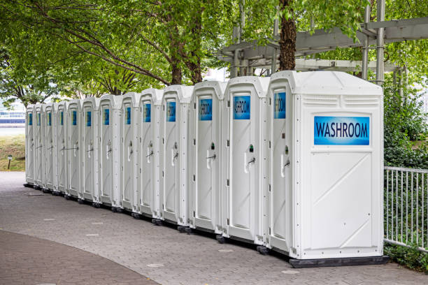 Best Luxury portable toilet rental  in Woodlawn, OH